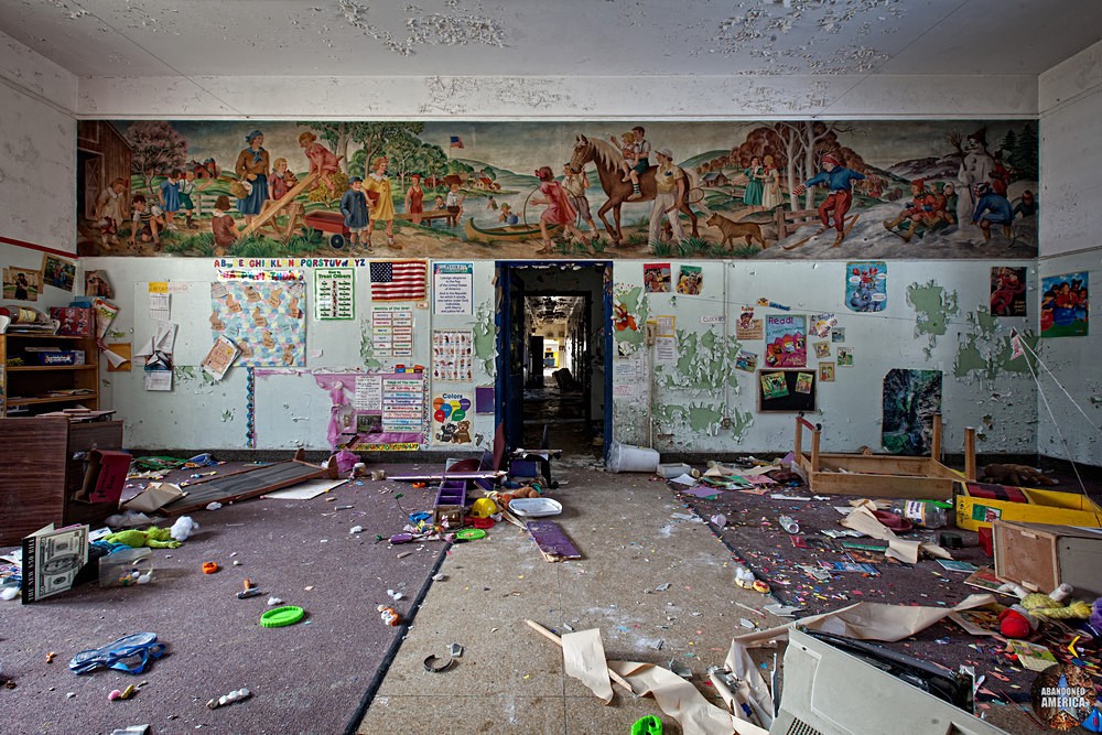 Rockland State Hospital (Orangeburg, NY) | Trashed Playroom - Rockland State Hospital