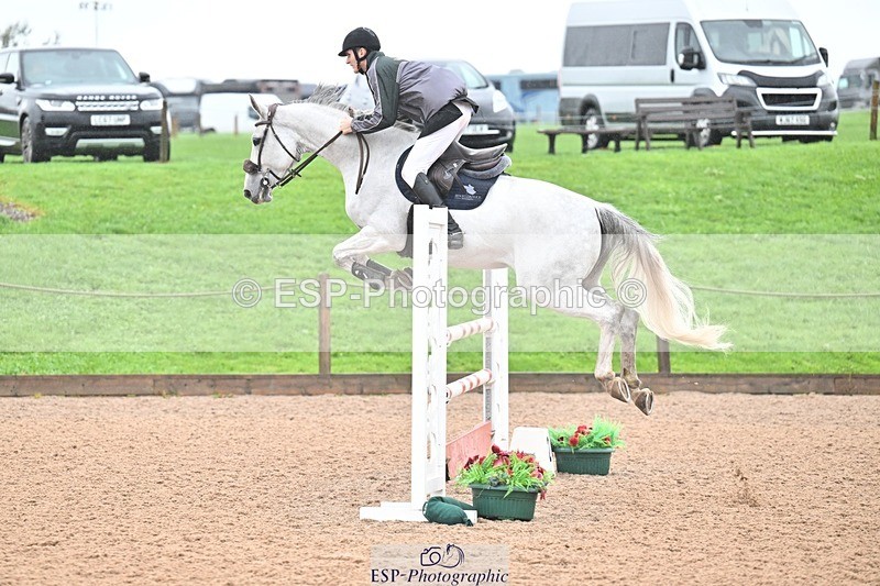 251003-130957-01039 - Cls 3 Foxhunter and 1.20m