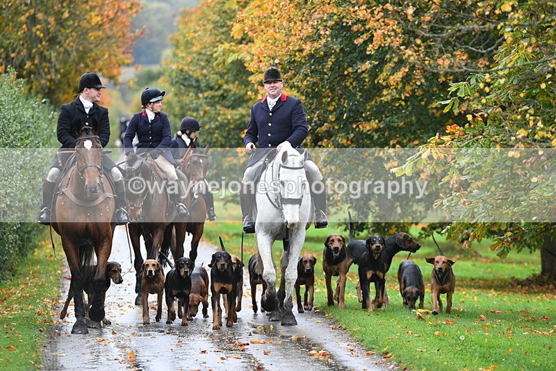 WJ5_6074 - B&B walk back for Hunt Tea !