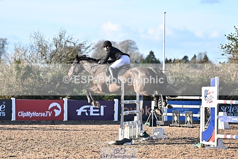 251203-140407-00779 - Cls 5 Foxhunter and 1.20m Open