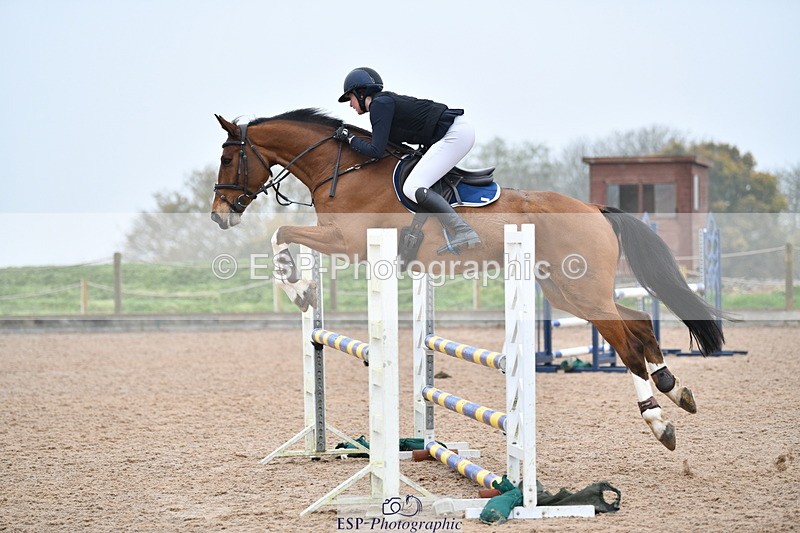 241102A-111326-04228 - SAT Cls 9 British Novice and 90cm Open