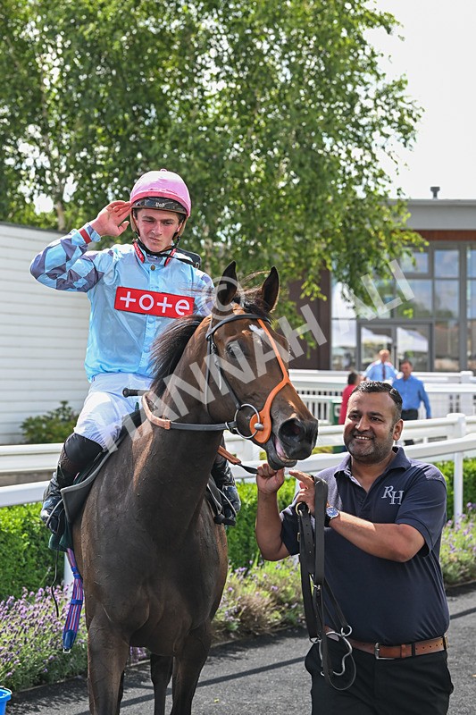 160725-Race 2-Shetakesthegold-8933 - Race 2