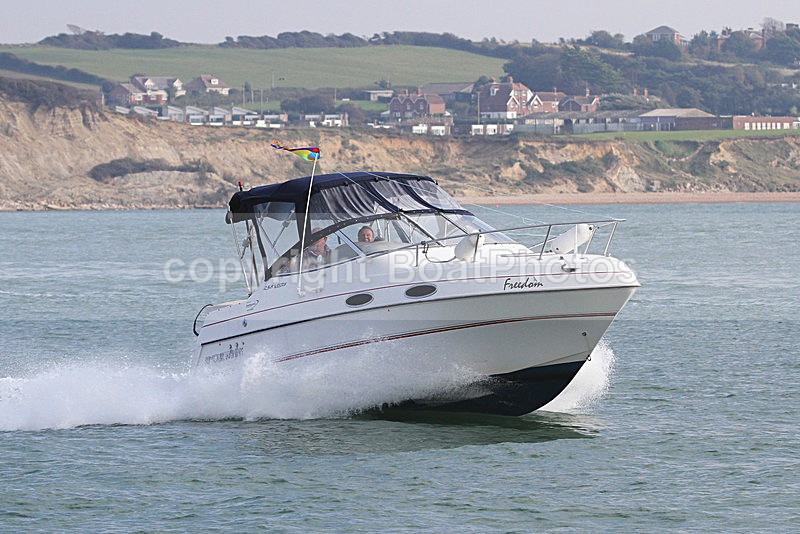 151003 FREEDOM - FOUR WINNS 238 VISTA IMG_3247 - Motorboats - Open