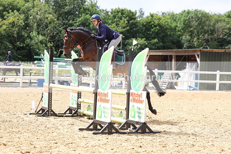 3E7A9945 - Class 9: Senior British Novice/90cm open