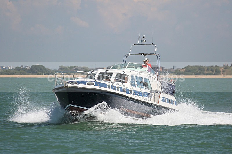 160723 GROWLER Y92A7563 - Flybridge Cruisers