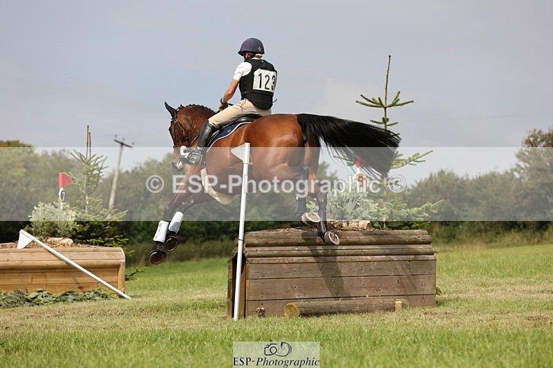 240831A-130307-03060 - 123-Fiona.Jones-ABBY.VD.BERGHOEVE.Z