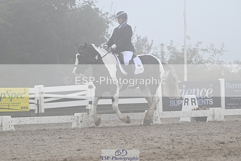 250907-150134-09010 - 106-Lucy.HamblettGalliano.Gold.Dust