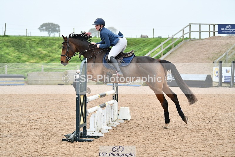 241102A-105532-04130 - SAT Cls 9 British Novice and 90cm Open