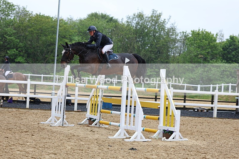 3E7A7550 - Class 9: Senior 1.30m open