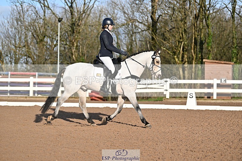 241214-103833-01185 - 146-CHLOE.DUNN-Towerhill.Shamie