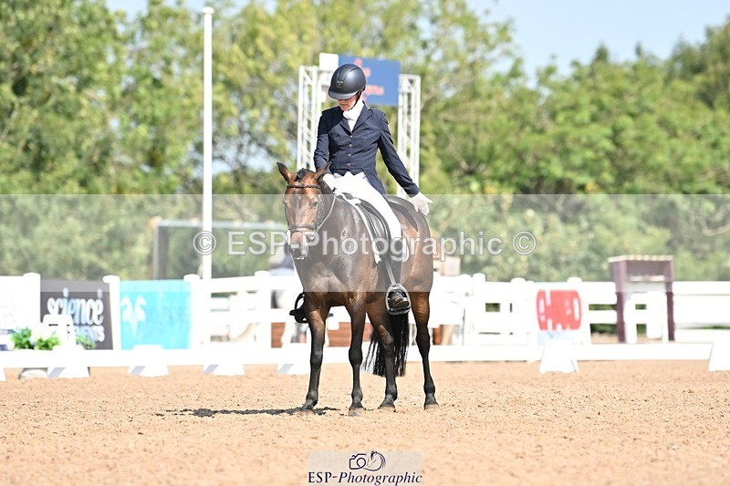 250816-110510-03294 - 090-Sarah.GoddardSaris.Fingers.Crossed