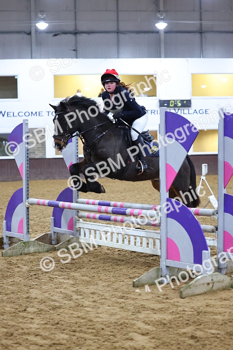SBM_002638 - Class 6 - Holly & Ivy Stakes - 90cm