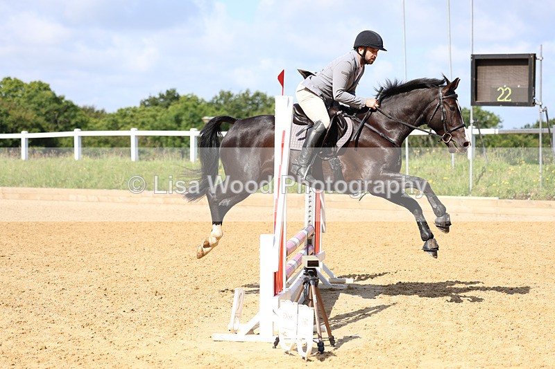 3E7A2641 - Class 2: 70cm Juniors and Seniors