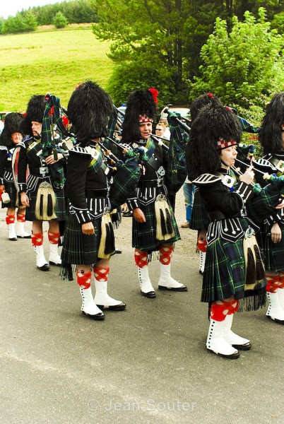 Lonach Pipeband waiting to set off - Lonach