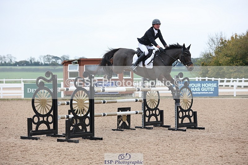 241101A-133002-02116 - FRI Cls 6 Foxhunter and 1.20m Open