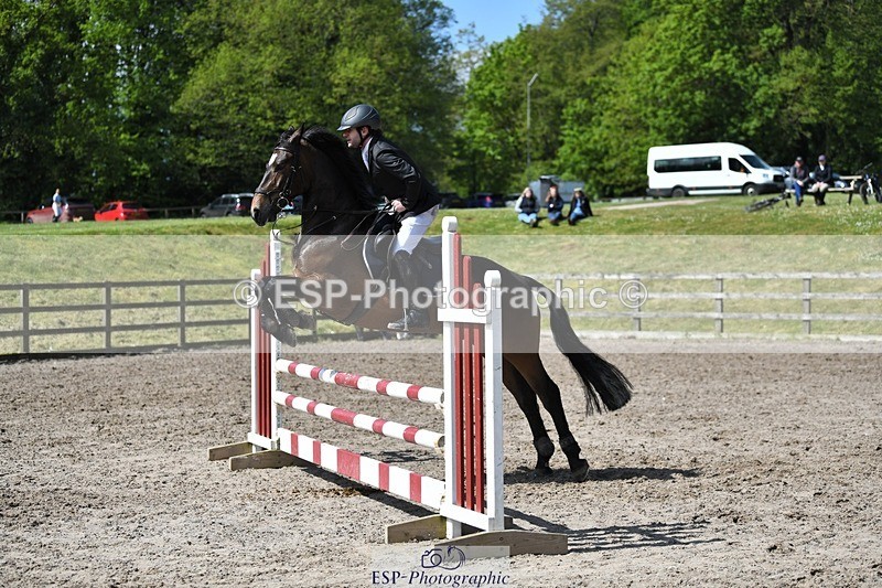 230512-110007-00634 - Cls 10 Snr 85cm Schooling