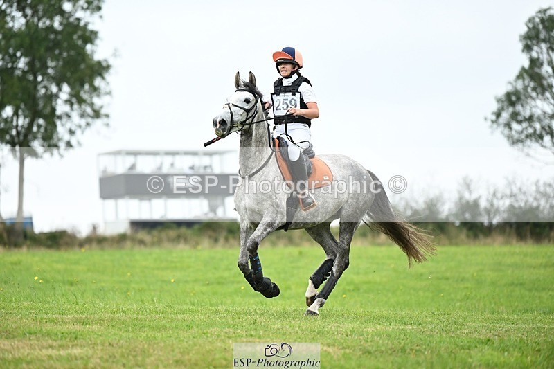 240831A-142402-03701 - 259-Lucy.Coker-QUEEN.RUBIE