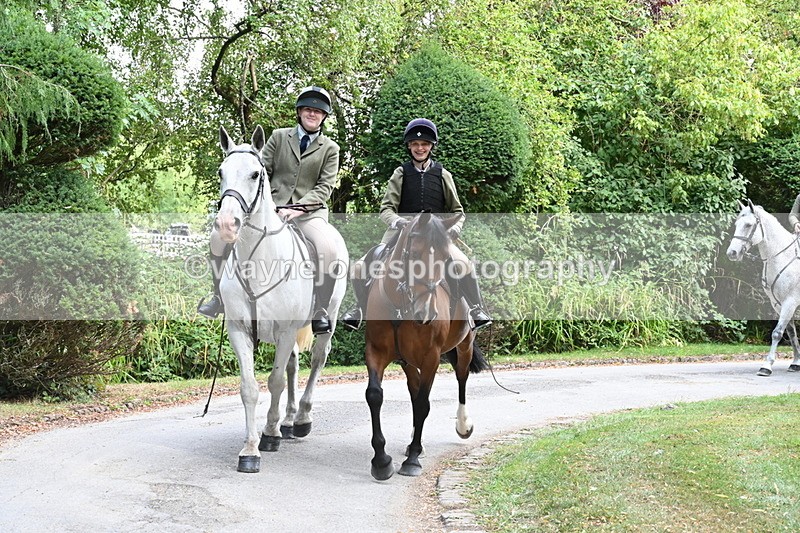 WJ6_3965 - Berks & Bucks - The Old farmhouse - Hound Exercise 20-08-25