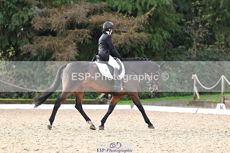 251023A-105359-01586 - B-132-Hannah.R.Jones