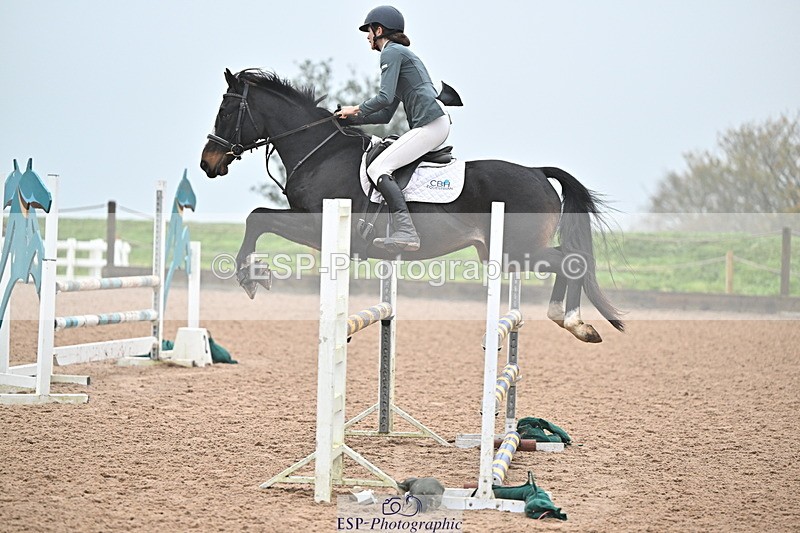 241103A-101901-06610 - SUN Cls 18 British Novice and 90cm Open