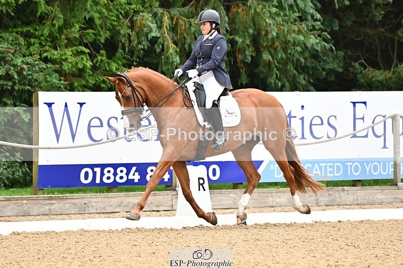 240811-102842-04750 - 156-Stacey.Escrig-Joie.De.Vivre