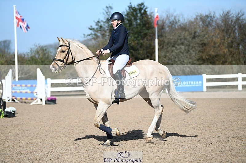 250330-103502-06176 - Cls 32 British Novice and 90cm