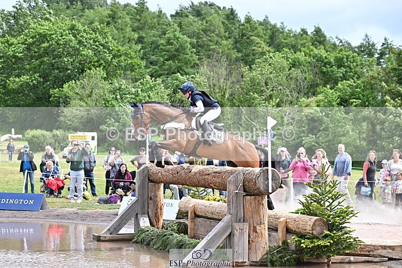 250525A-142732-16474 - D-468-Laura.Collett-LONDON.52