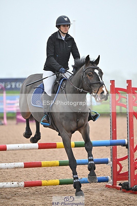 241103A-104526-06736 - SUN Cls 18 British Novice and 90cm Open