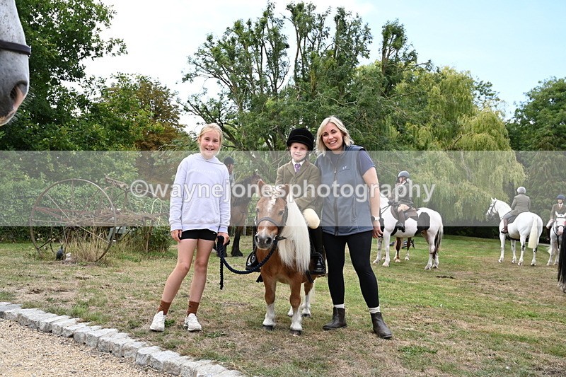 WJ6_3759 - Berks & Bucks - The Old farmhouse - Hound Exercise 20-08-25
