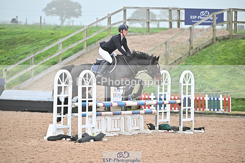 241103A-101211-06579 - SUN Cls 18 British Novice and 90cm Open