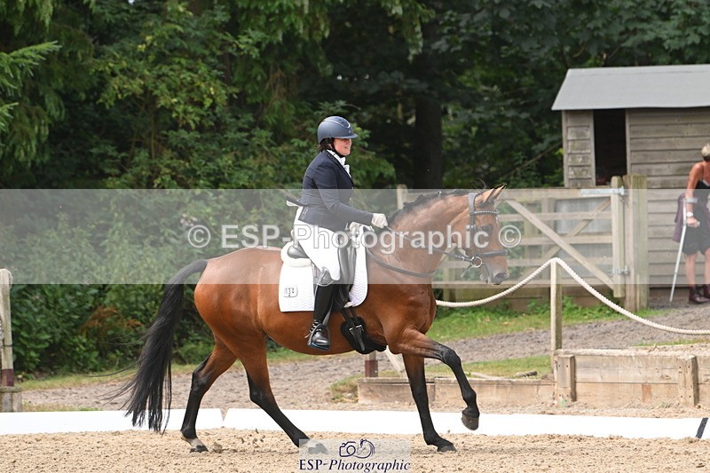 250719A-105009-04048 - 134-Carly.Moore-Taylors.Park.De'.Debutant