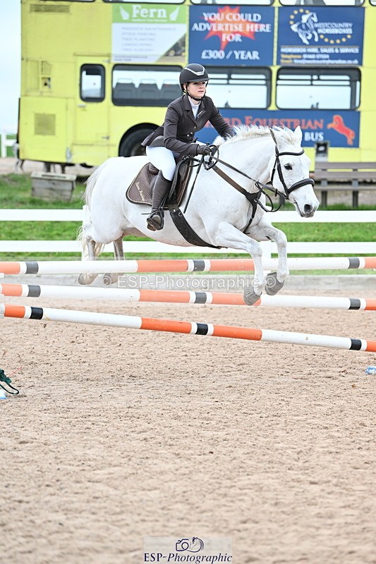 231119A-115218-05525 - Sun Cls 5 Newcomers & 1m Open