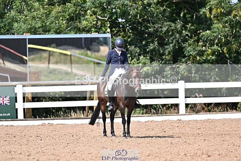 250816-122134-03989 - 090-Sarah.GoddardSaris.Fingers.Crossed