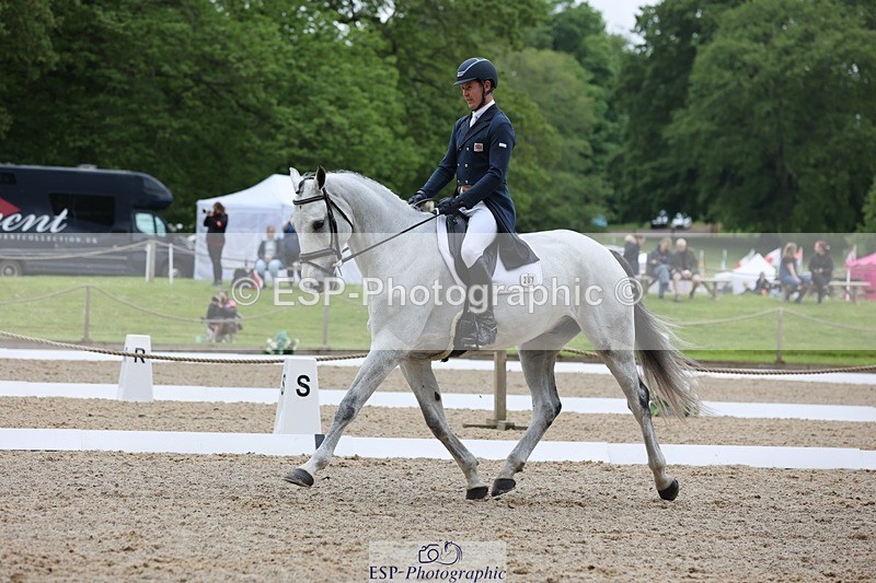 240523-093329-03155 - 207-IE_MR_MCGREGOR-Will_Furlong