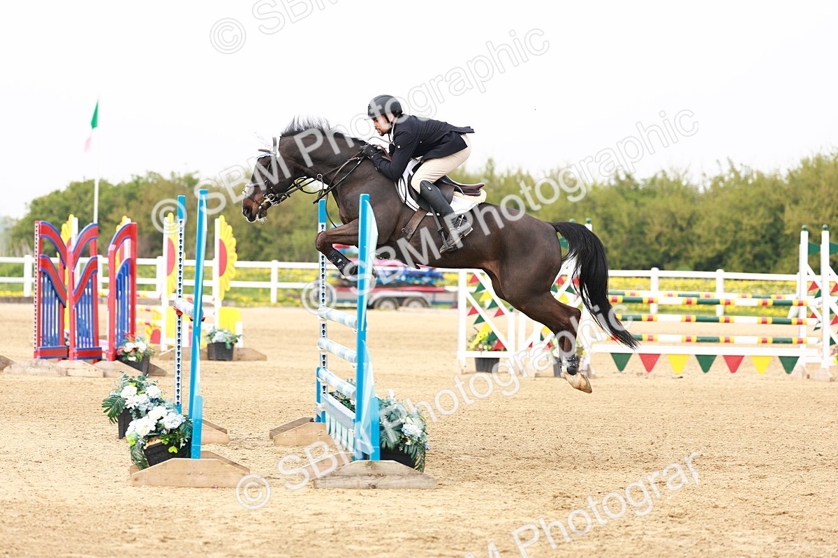  - Class 19 - Senior Foxhunter - 1.20m