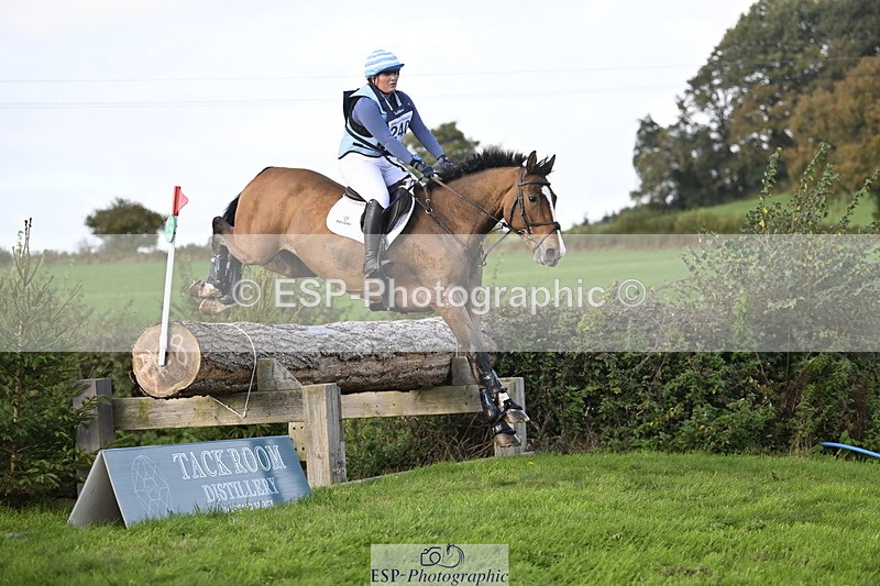 251024A-153316-15031 - C-240-Issy.Hollidge