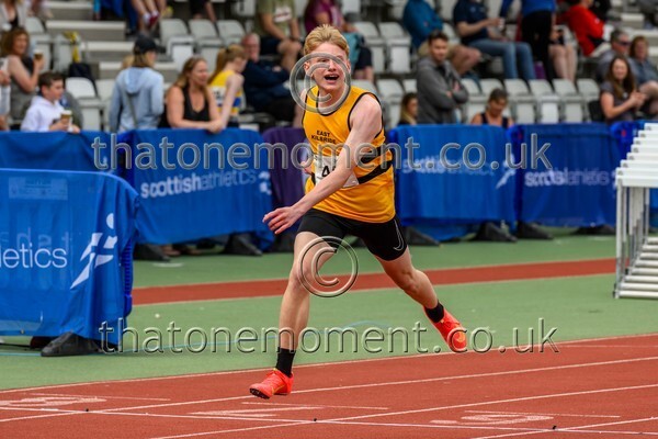 Age25SUN-910054 - Track Male