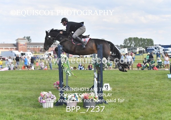 BPP_7237 - CLASS 3 Andrew Hamilton Coach, RHS Foxhunter Championship Qualifier