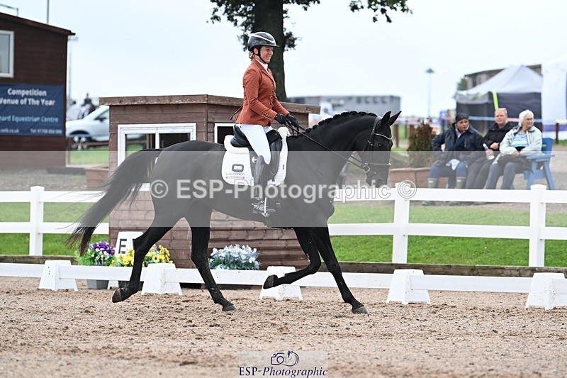 250907-122543-08340 - 004-Charlotte.DickerDevaldi's.Kiss