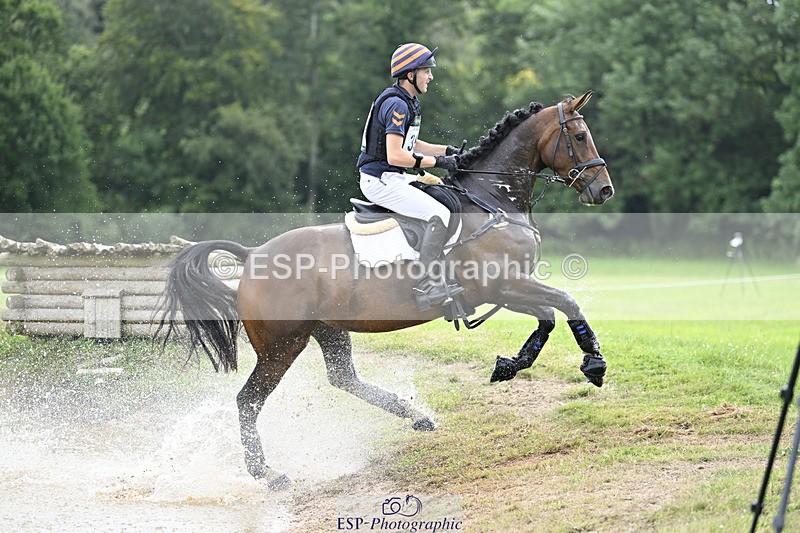 240804-105342-10693 - 359-Max_Forster-HOLD_ON_MY_HEART