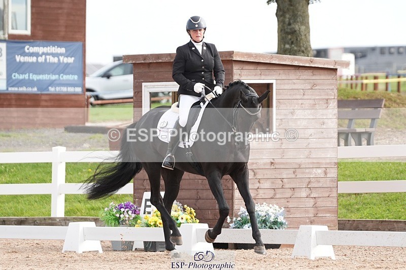 250906-102326-01480 - 003-Helen.JamesDecadent