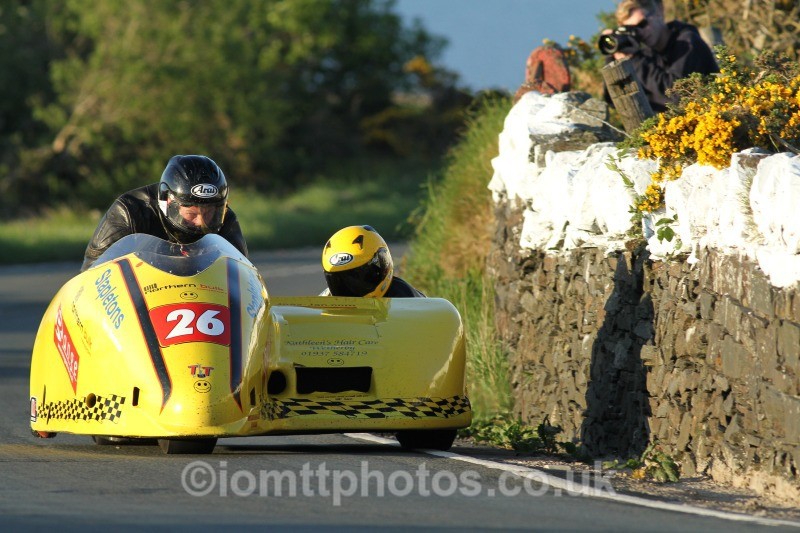 John Saunders / Robert Lunt Shelbourne / Stapletons Tyre Services - Monday Practice - Sidecars