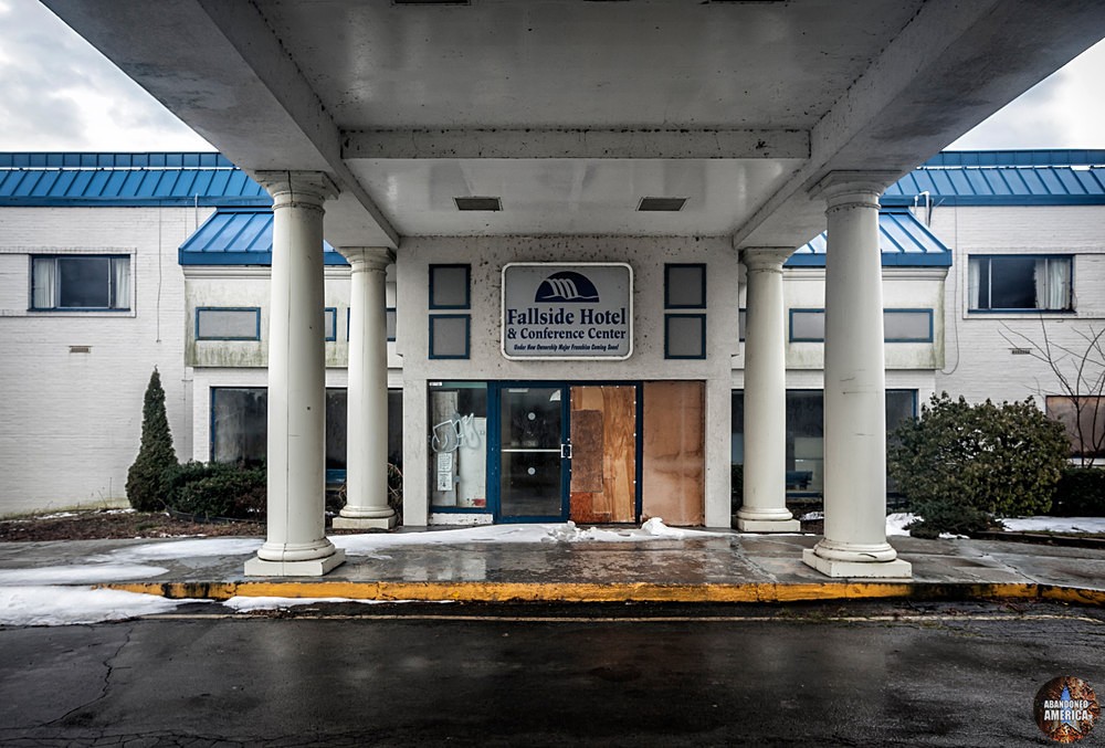 Entryway, Fallside Hotel (Niagara Falls, NY) Abandoned America