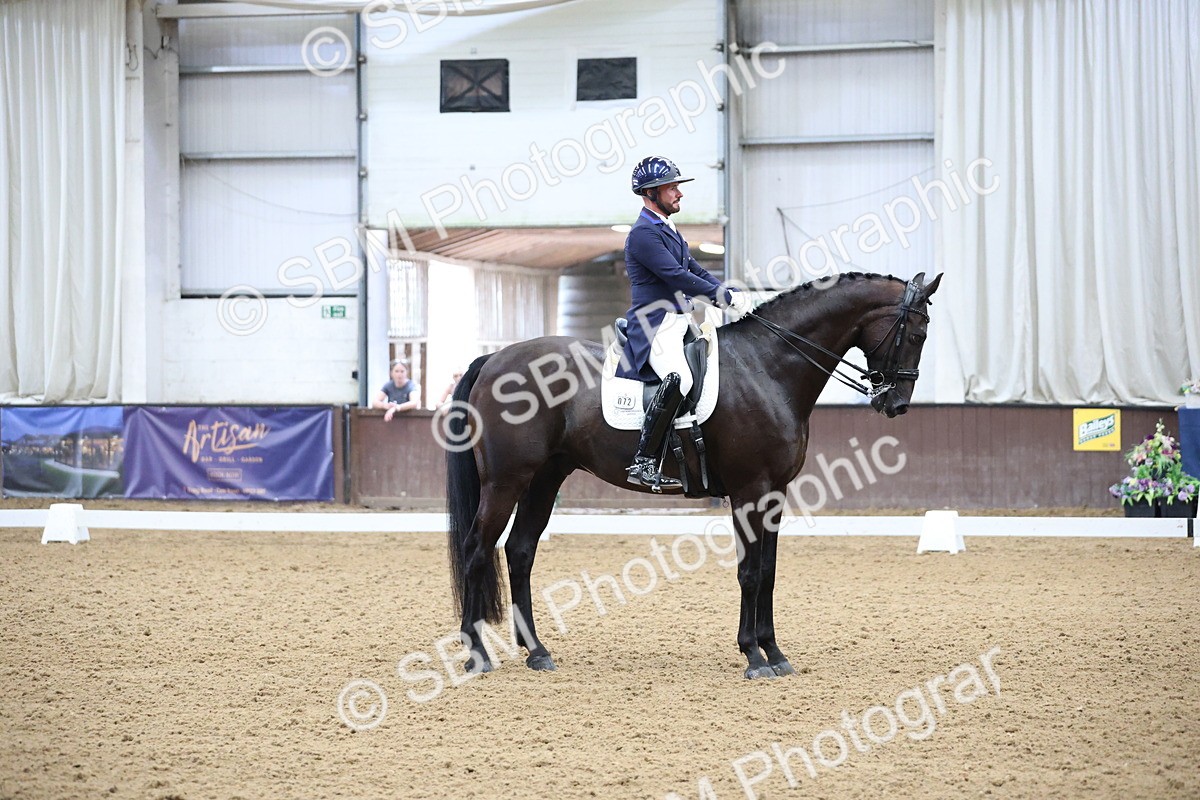 SBM_004302 - Class 9 - FEI Inter 1 Gold - 15.55-16.43