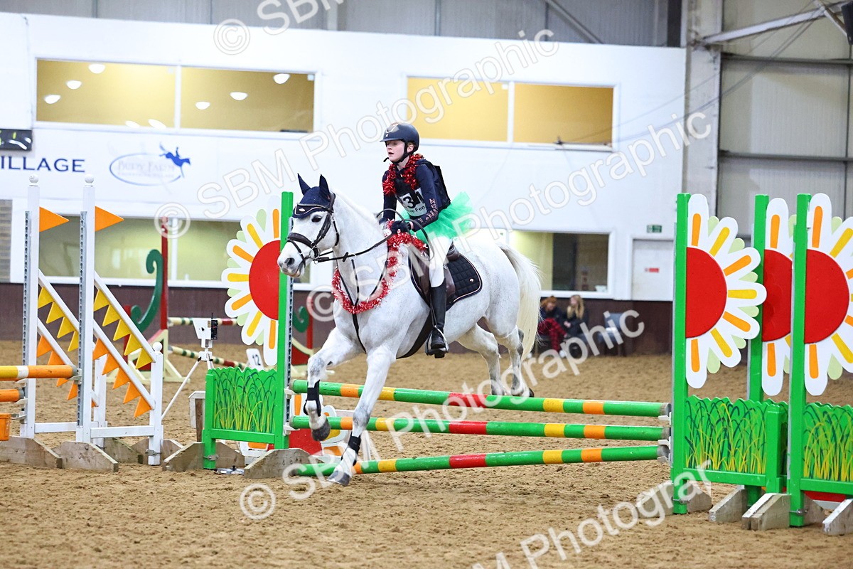SBM_001881 - Class 4 - Festive Fences - 70cm
