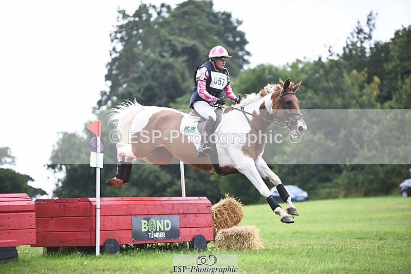 240804-152614-18726 - 657-Althea_Bleekman-SHOVERN_ON_ICE