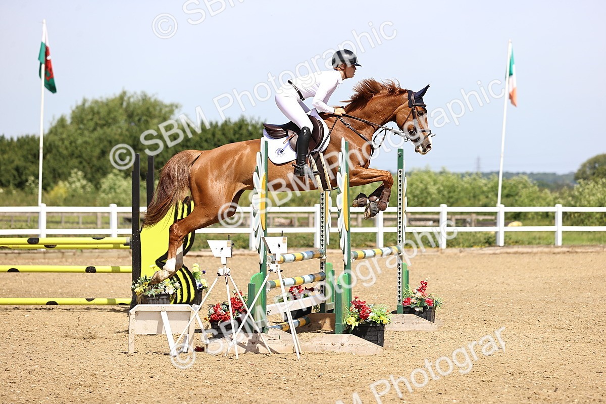 SBM_003680_Class 9 - Senior British Novice - 90cm - Iris