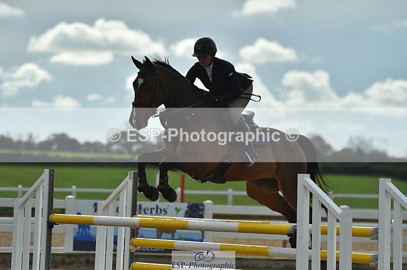 231111A-124948-01971 - Cls 12 Newcomers & 1.10m Open