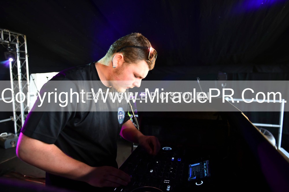SH4_9976 - Tj the DJ