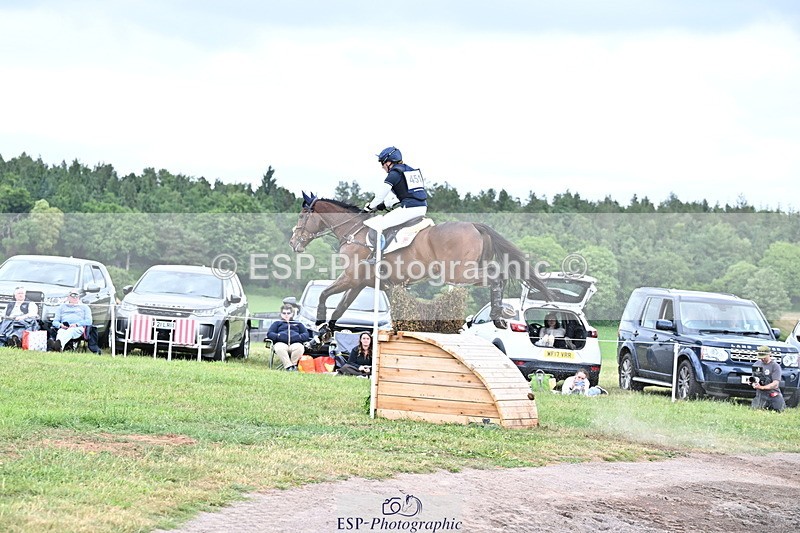 250525A-133256-16270 - D-451-Laura.Collett-DRUMGIVEN.MR.CHARISMA